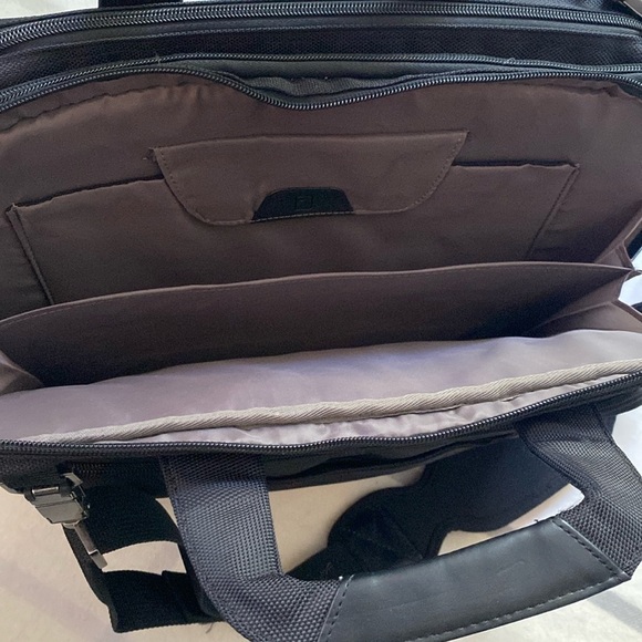 Targus Corporate Traveler Laptop Bag in Black - Picture 5 of 16